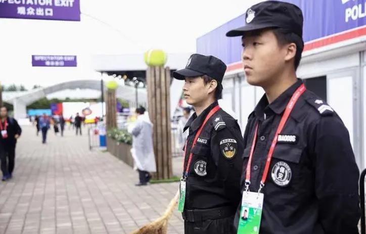 江西00后小伙做保安，吃住不花钱，每月能存4000，网友：活得通透