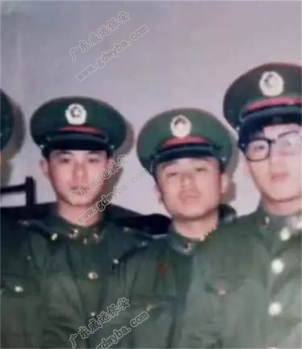 黄昊.jpg