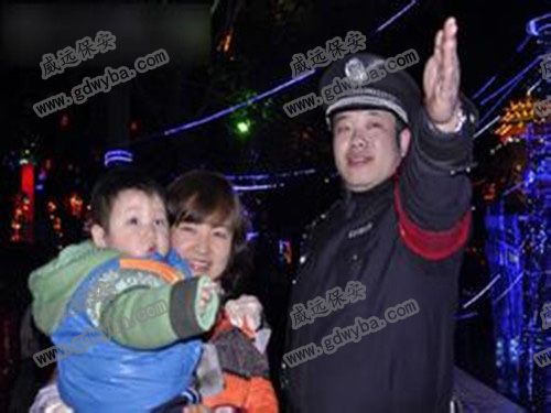 2岁男童小区内走失 佛山物业保安保安资助找回