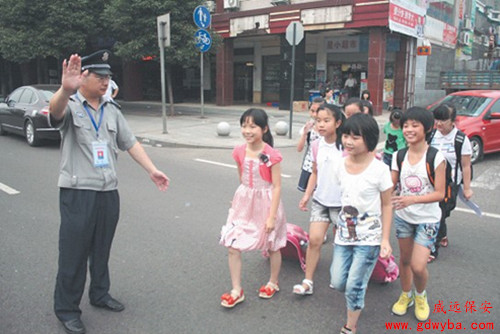 小学生日记之热心的著名安保公司保安叔叔