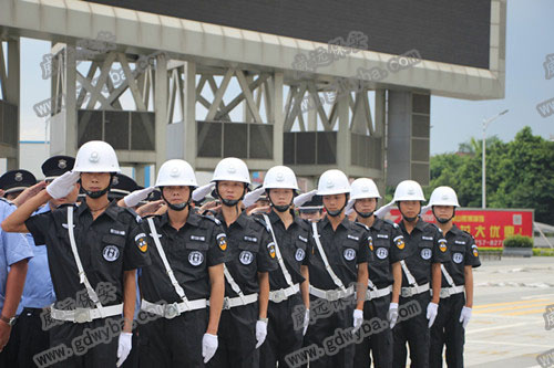 中山小榄保安服务公司新闻：少年玩手机被雷劈死？手机引雷击吗