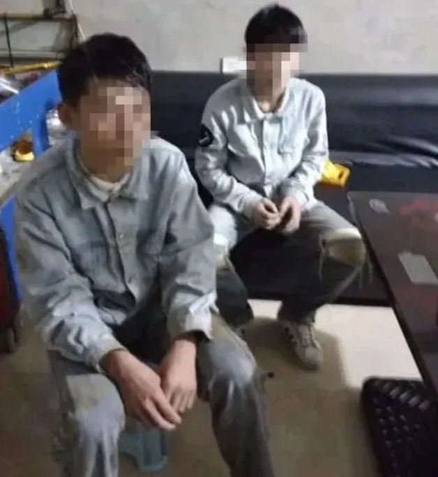 深夜！保安擒获3名“盗窃嫌疑人”，缴获作案工具斧头、摩托车……