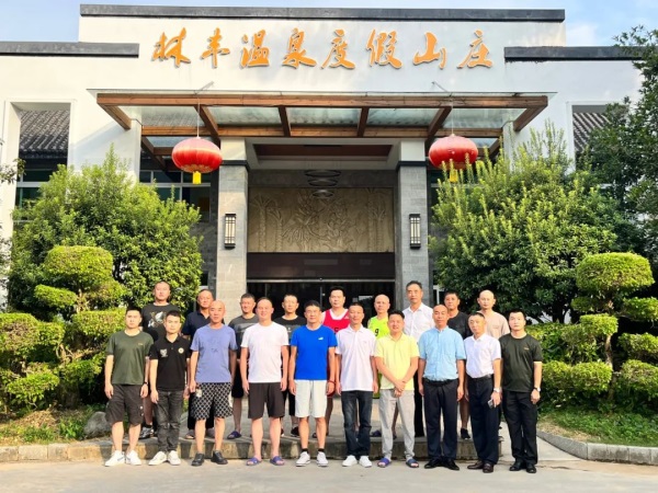 【团康活动】八一快乐！广东六玄网132432组织温泉基地烧烤活动，热情夏日的不二选择！