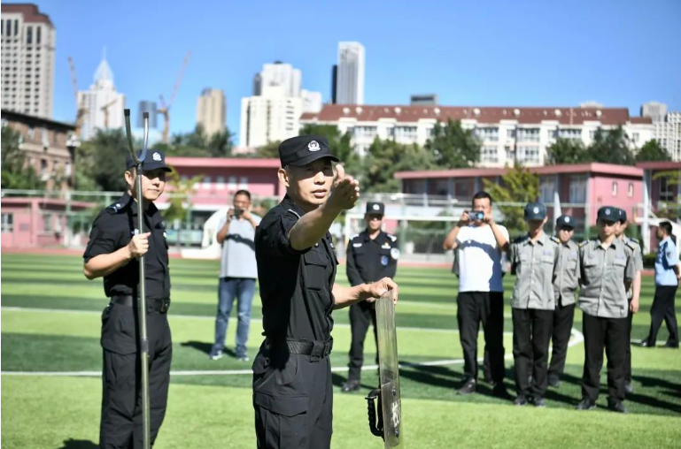 警校联手 筑牢安全防线 开展校园保安岗位职责及技能培训