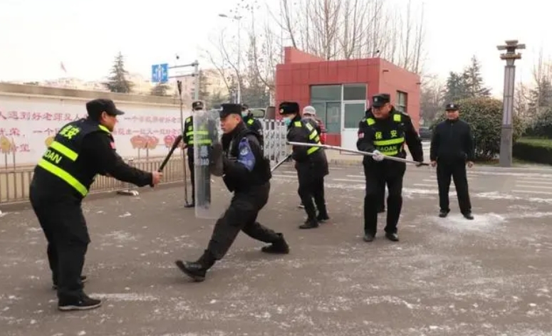 银行保安智破骗局，成功保住青年男子20万存款