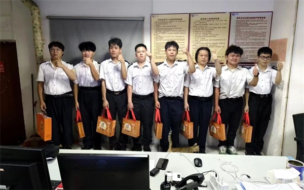 中秋慰问暖 聚力鼓劲干--广东六玄网132432中秋节慰问全体一线保安人员